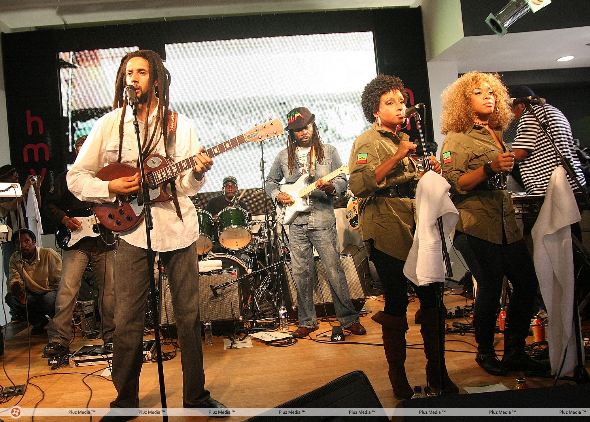 Julian Marley Performing live to promote the new range of headphones | Picture 112600